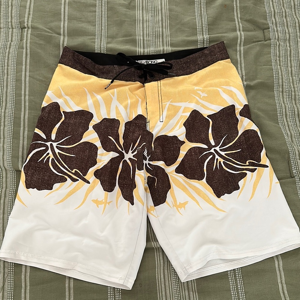MOVING SALE! Men’s clothing bundle - Picture 2 of 7